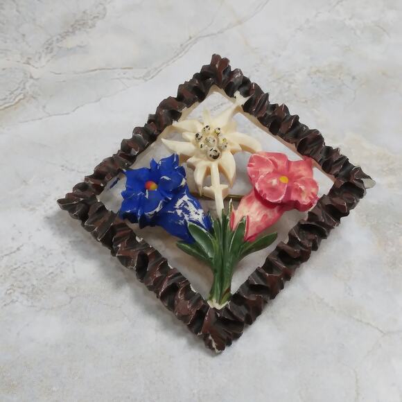 Vintage Hand Carved / Hand Painted Edelweiss Alpine Floral Brooch Pin - Picture 1 of 8